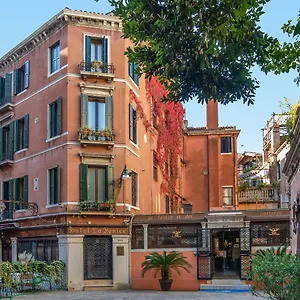 La Fenice Et Des Artistes Otel